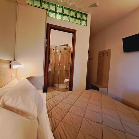 Hotel Butterfly Wellness & Spa Римини Экстерьер фото