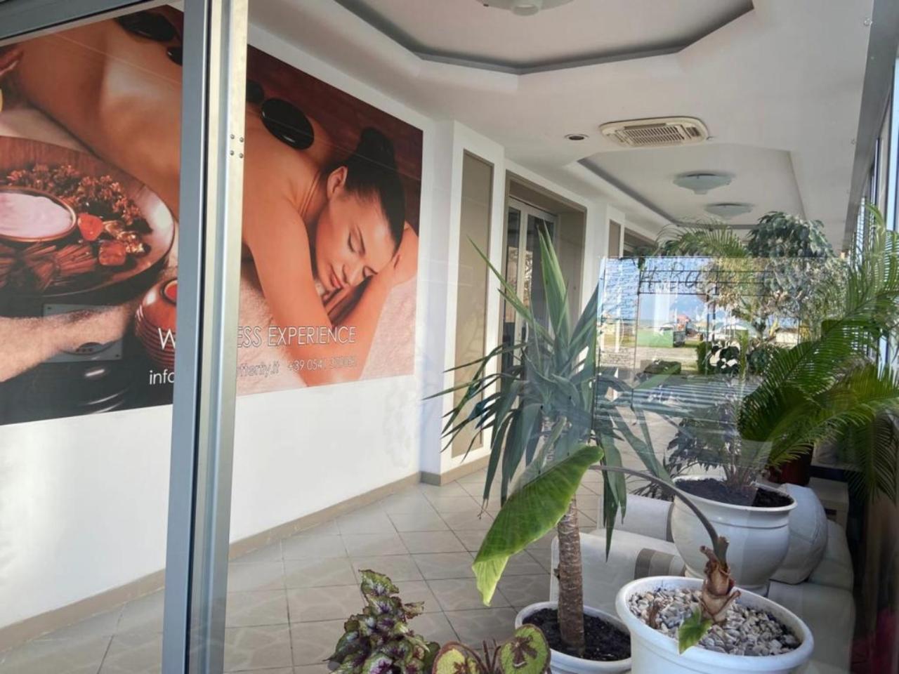 Hotel Butterfly Wellness & Spa Римини Экстерьер фото