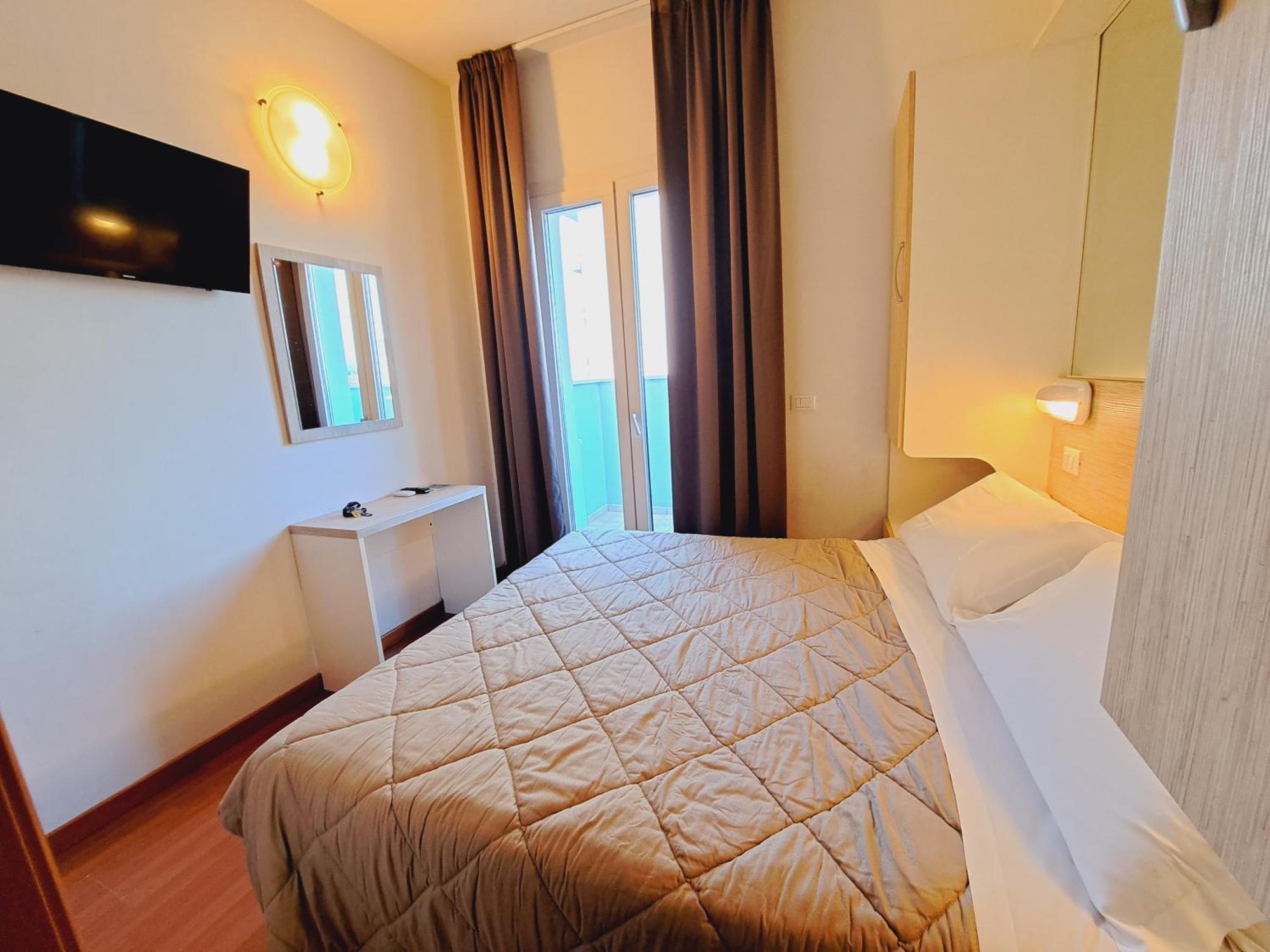 Hotel Butterfly Wellness & Spa Римини Экстерьер фото
