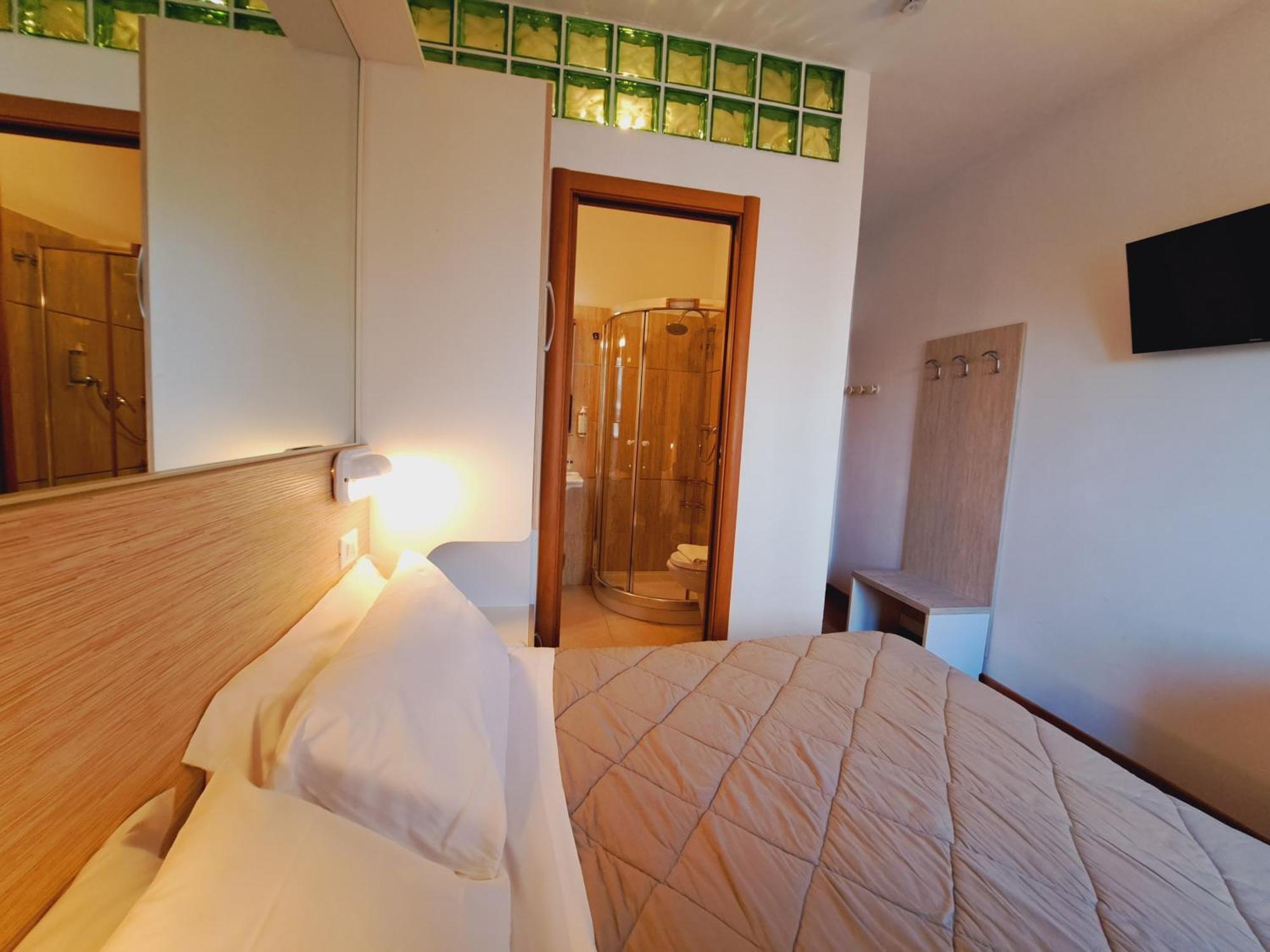 Hotel Butterfly Wellness & Spa Римини Экстерьер фото