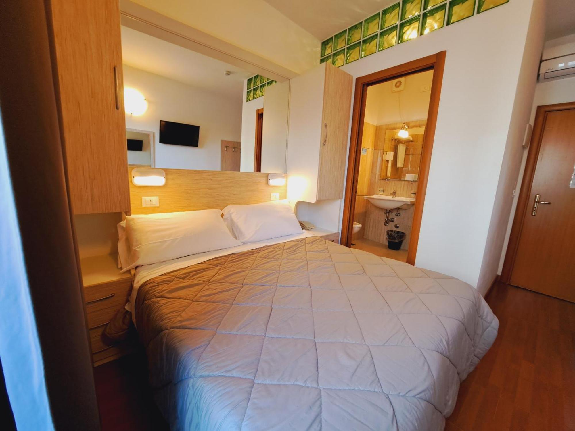 Hotel Butterfly Wellness & Spa Римини Экстерьер фото