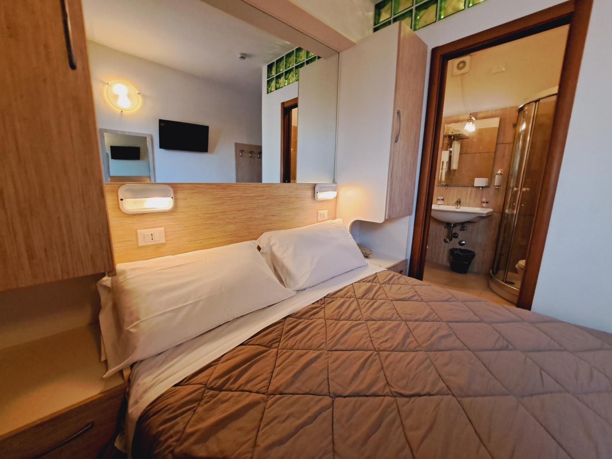 Hotel Butterfly Wellness & Spa Римини Экстерьер фото