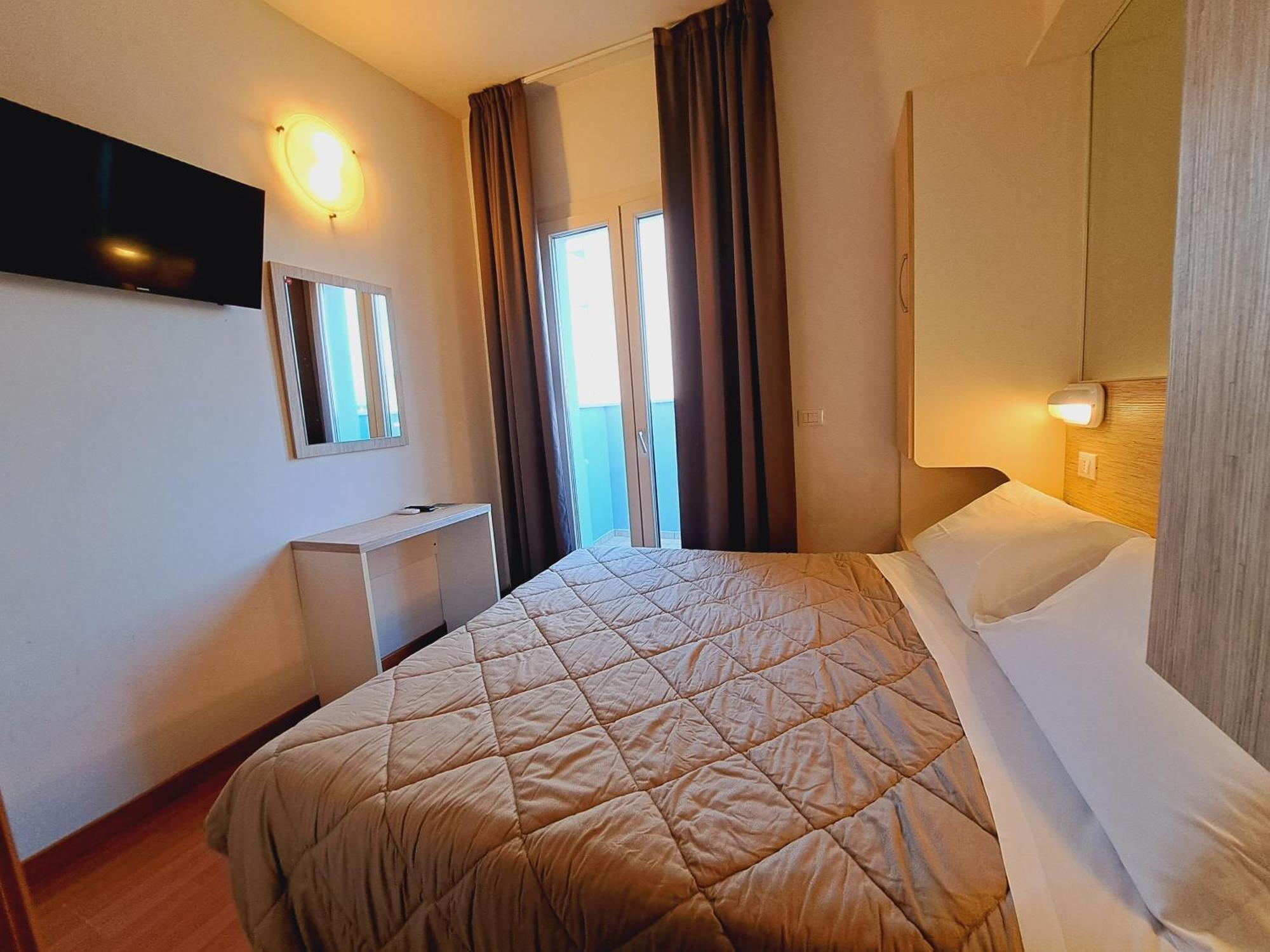 Hotel Butterfly Wellness & Spa Римини Экстерьер фото