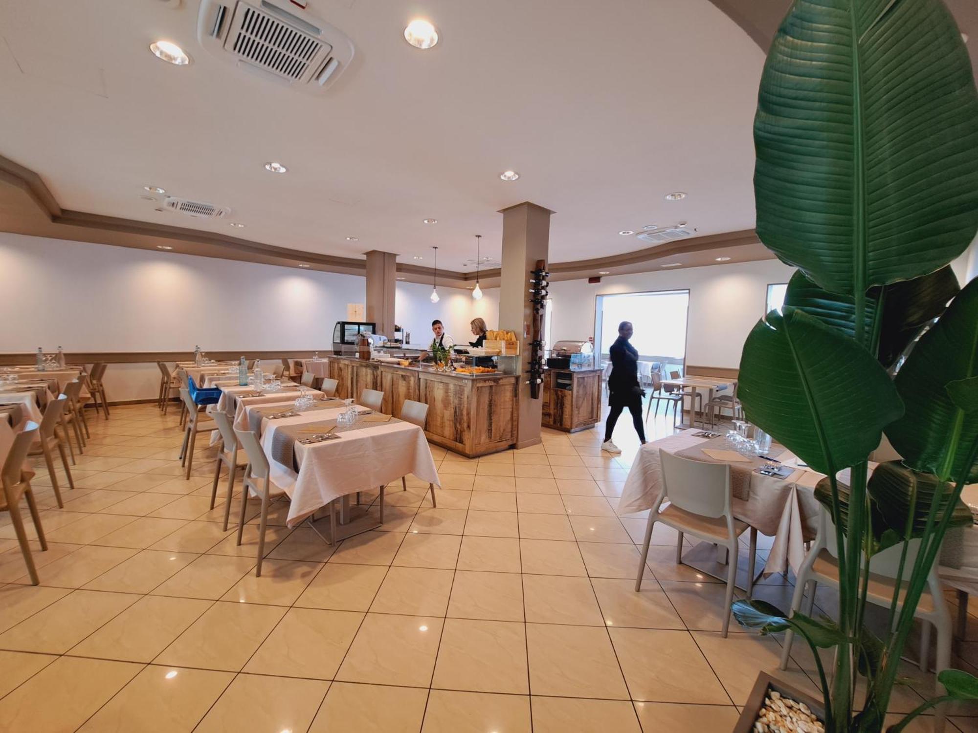 Hotel Butterfly Wellness & Spa Римини Экстерьер фото