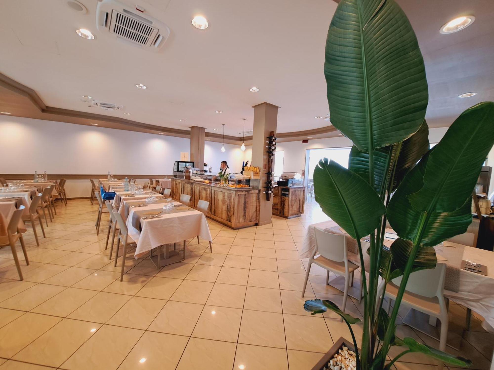 Hotel Butterfly Wellness & Spa Римини Экстерьер фото
