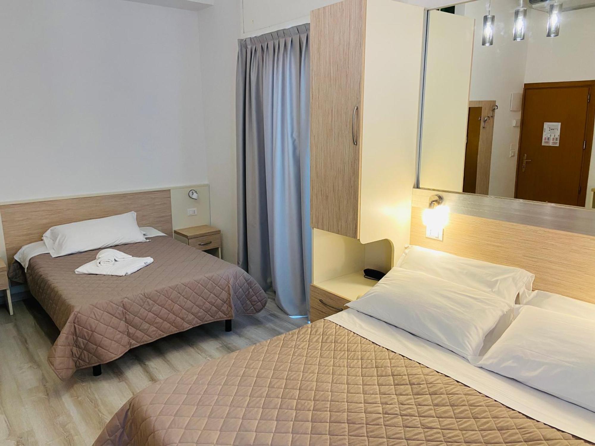 Hotel Butterfly Wellness & Spa Римини Экстерьер фото