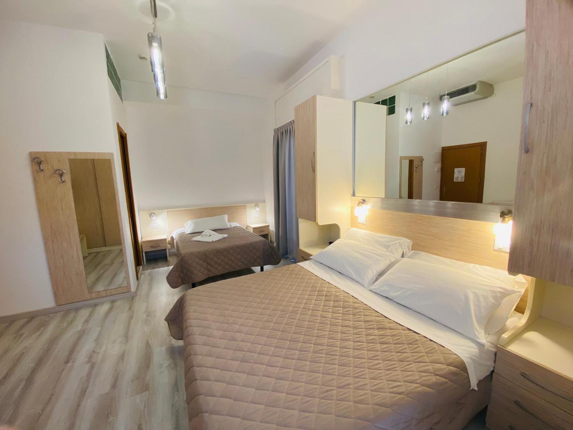 Hotel Butterfly Wellness & Spa Римини Экстерьер фото