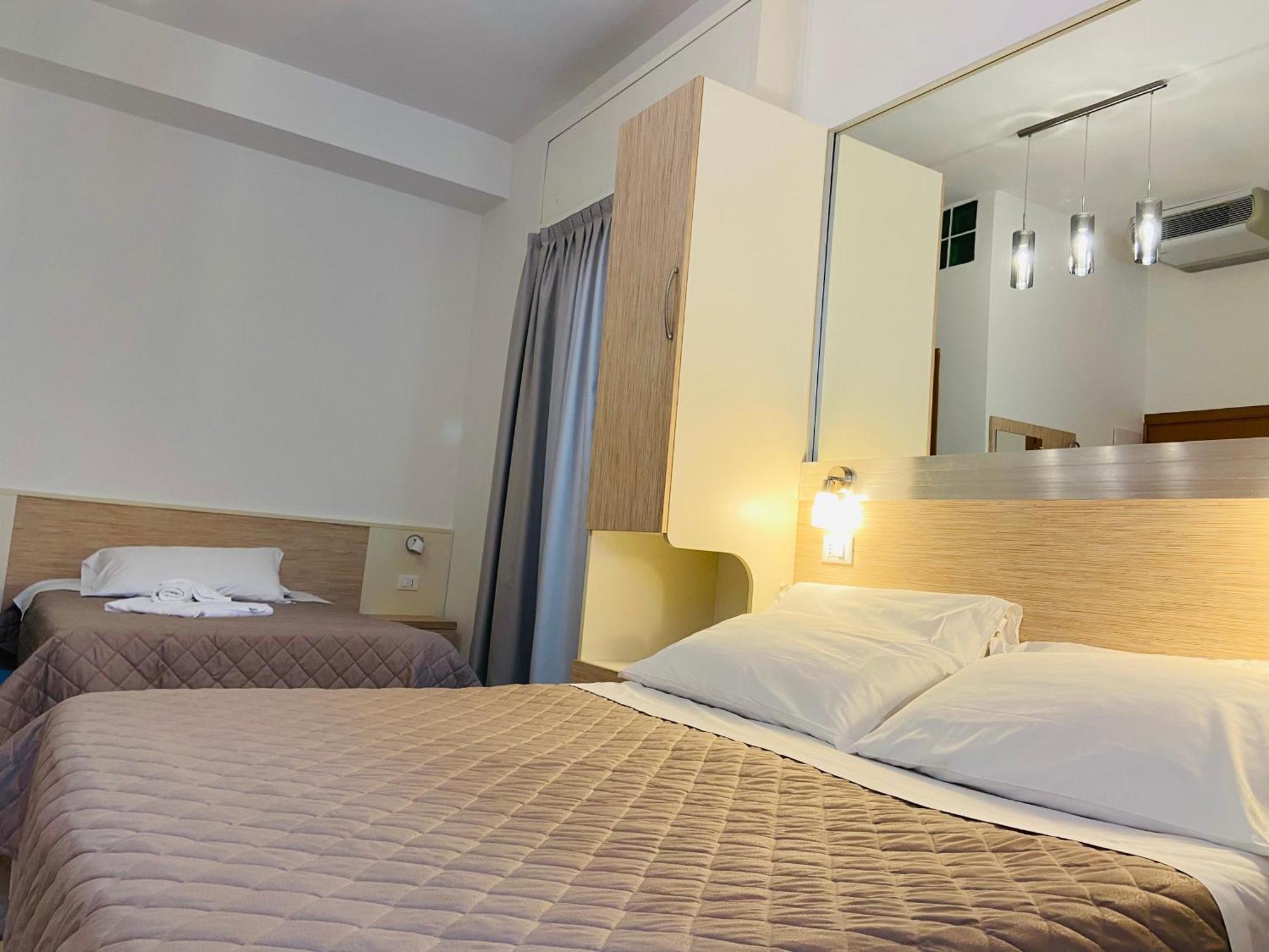 Hotel Butterfly Wellness & Spa Римини Экстерьер фото