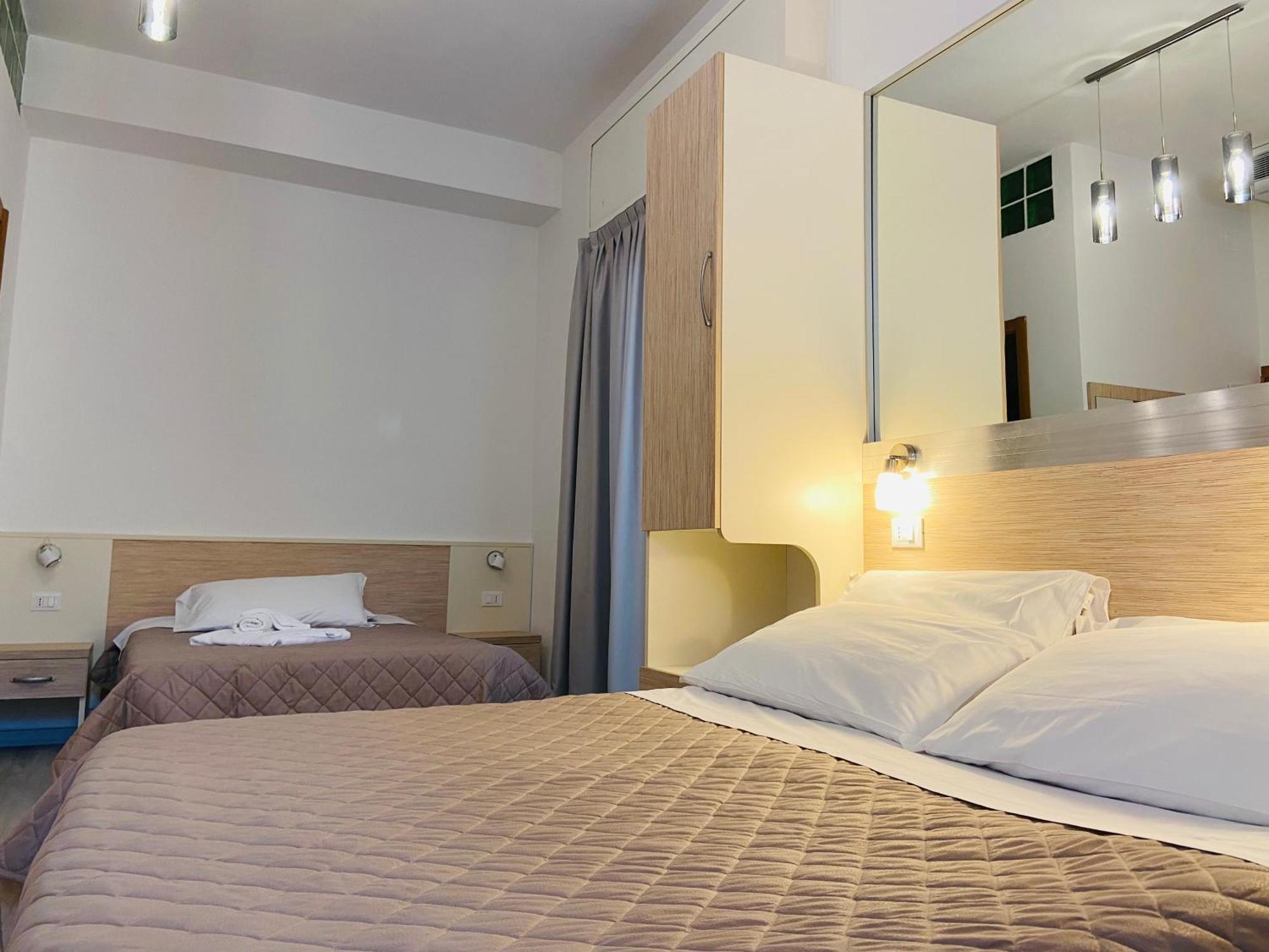 Hotel Butterfly Wellness & Spa Римини Экстерьер фото