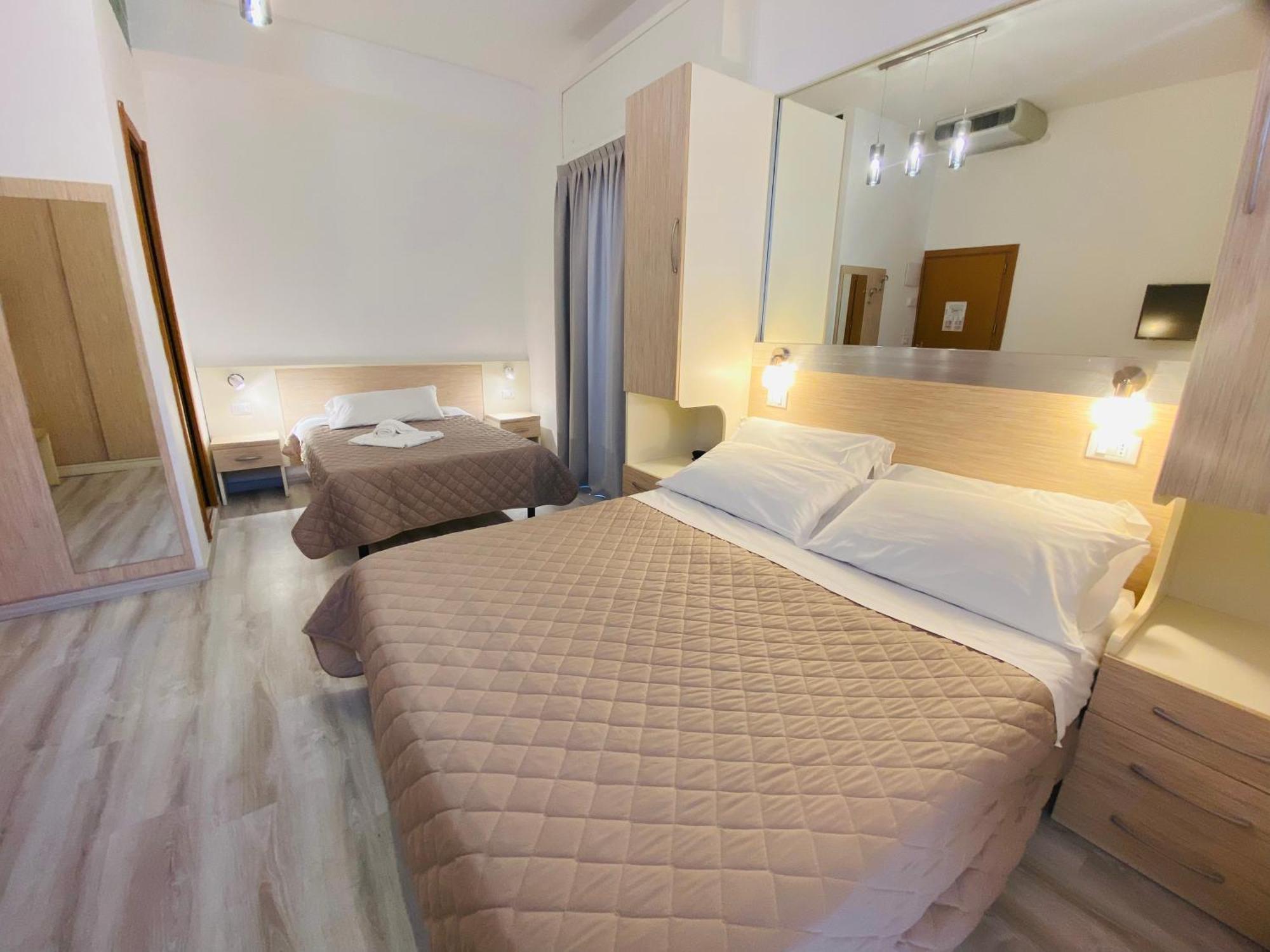 Hotel Butterfly Wellness & Spa Римини Экстерьер фото