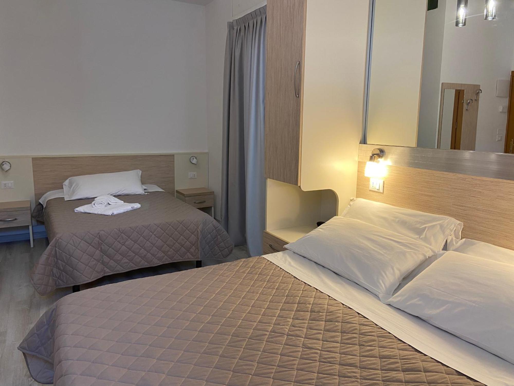 Hotel Butterfly Wellness & Spa Римини Экстерьер фото