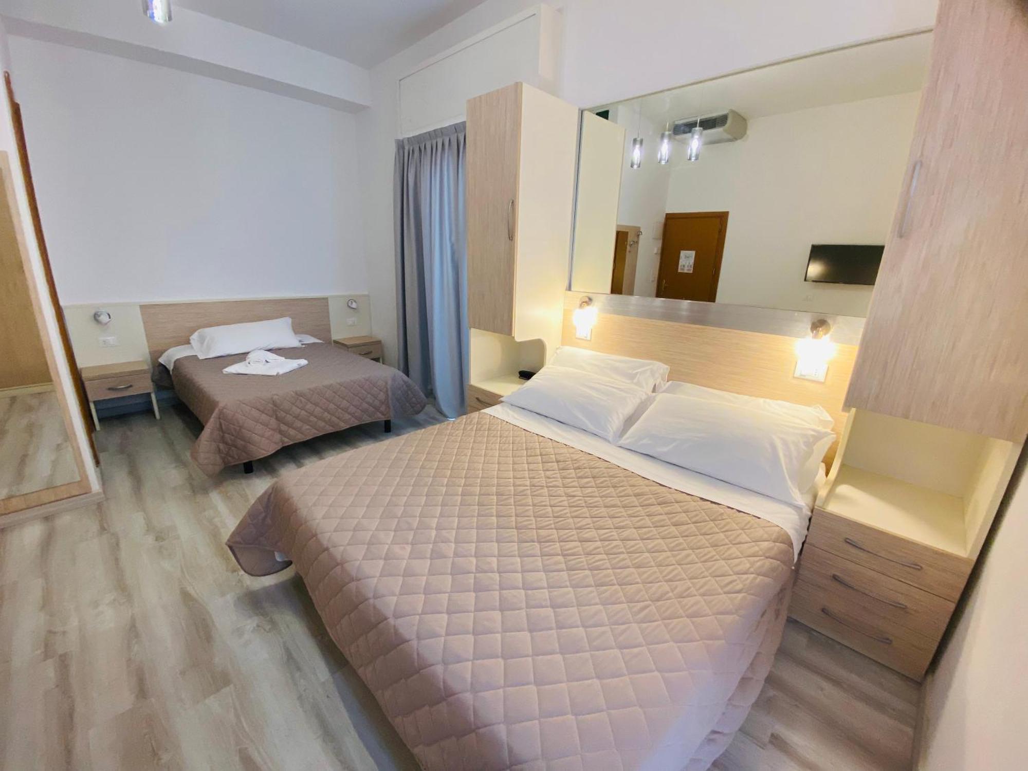 Hotel Butterfly Wellness & Spa Римини Экстерьер фото