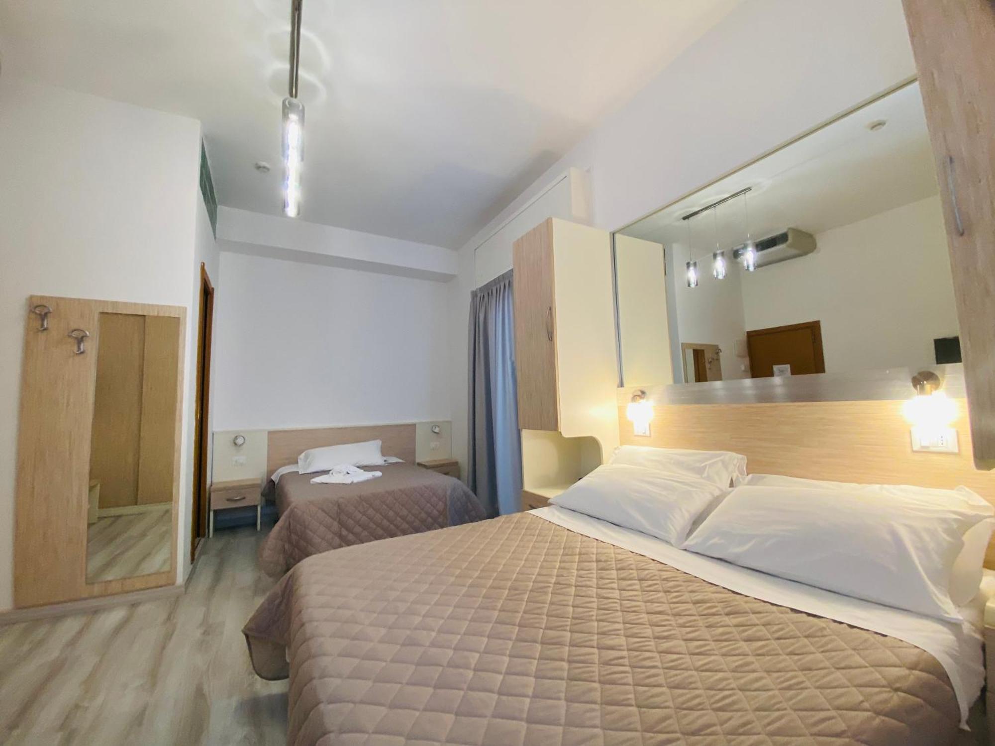 Hotel Butterfly Wellness & Spa Римини Экстерьер фото