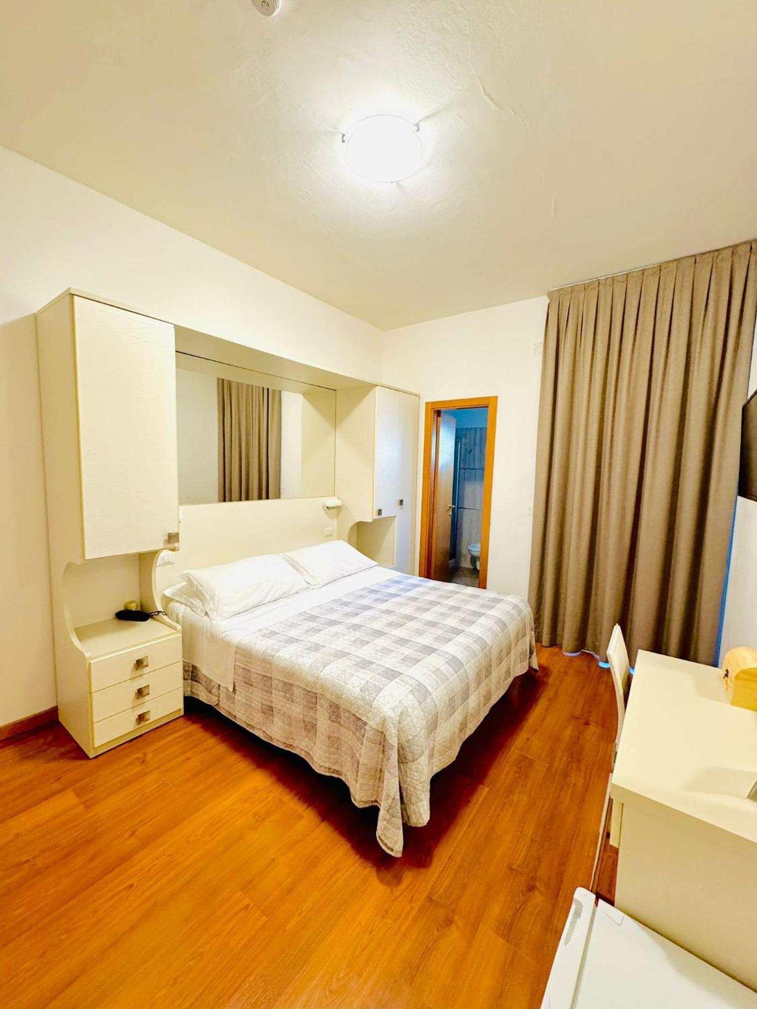 Hotel Butterfly Wellness & Spa Римини Экстерьер фото